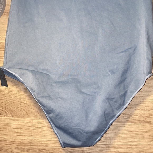 SKIMS Essential Mock Neck Sleeveless Bodysuit NWOT - Picture 3 of 4